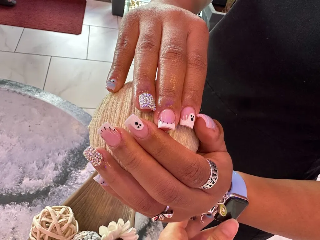 Bijou Nails — Nail salon in Humble
